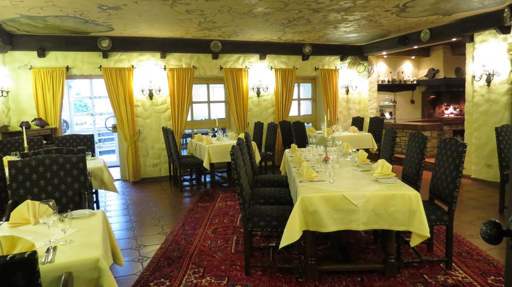 Park Hotel Am Schloss Ettringen  Bagian luar foto