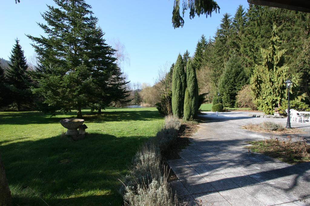 Park Hotel Am Schloss Ettringen  Bagian luar foto