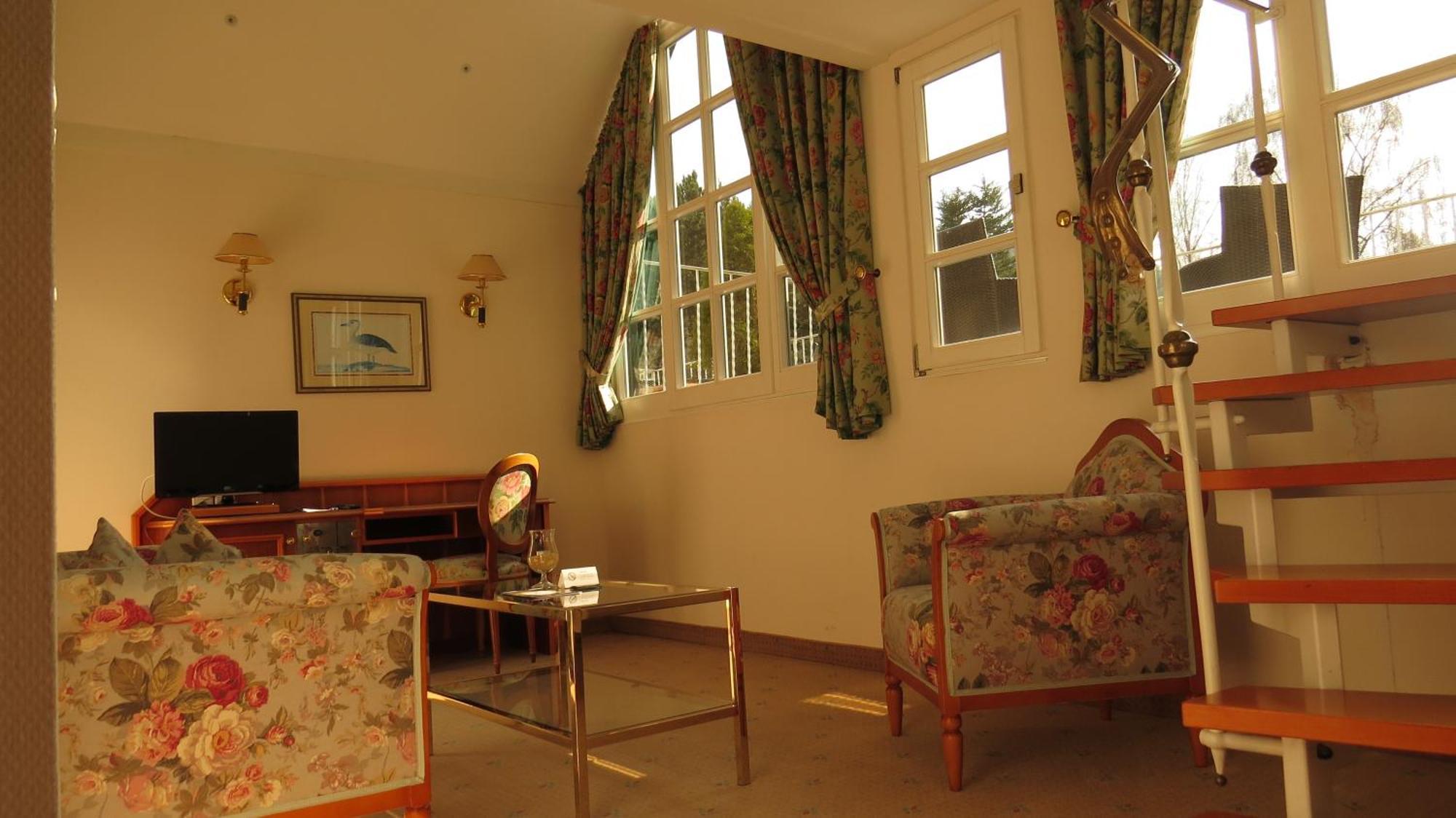 Park Hotel Am Schloss Ettringen  Bagian luar foto