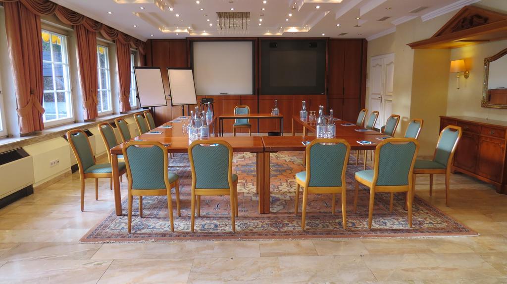 Park Hotel Am Schloss Ettringen  Bagian luar foto