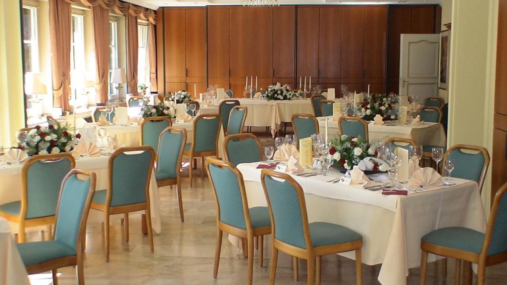 Park Hotel Am Schloss Ettringen  Bagian luar foto
