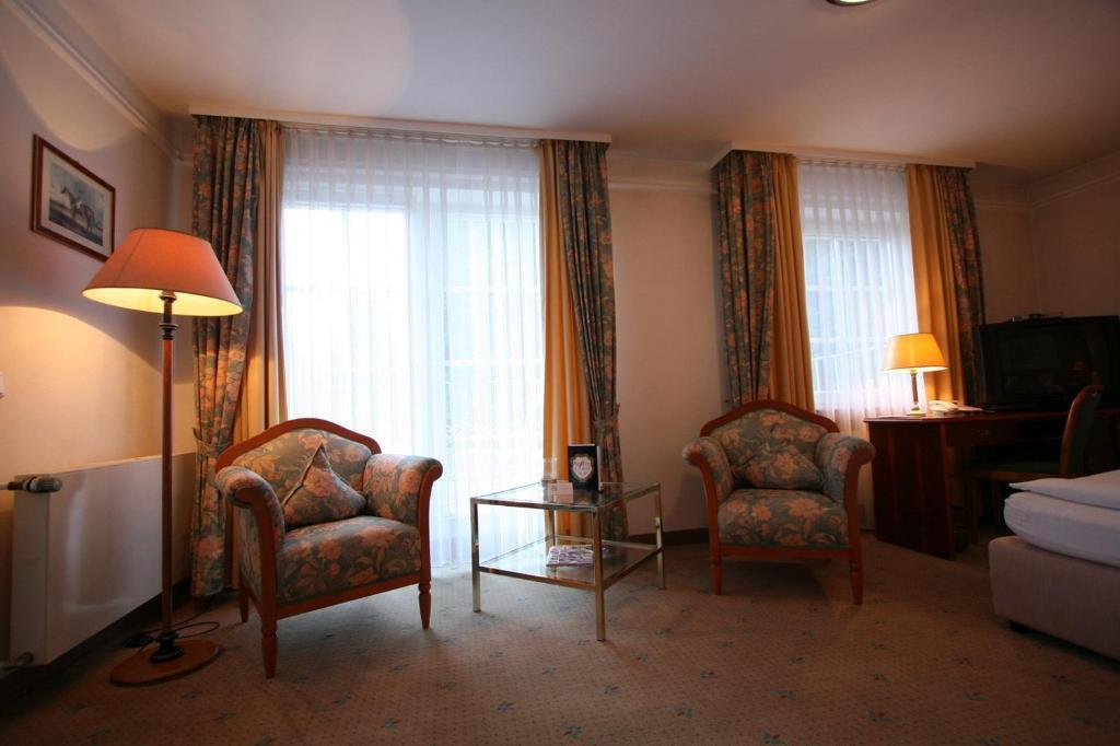 Park Hotel Am Schloss Ettringen  Bagian luar foto